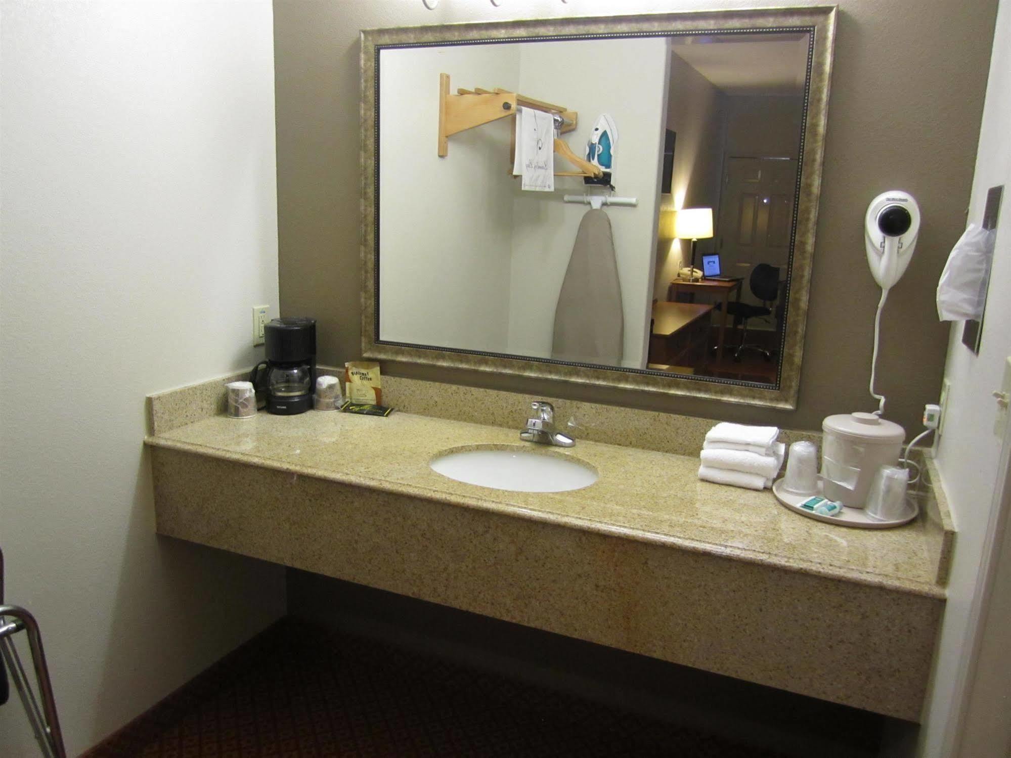 Executive Inn & Suites - Jewett 外观 照片